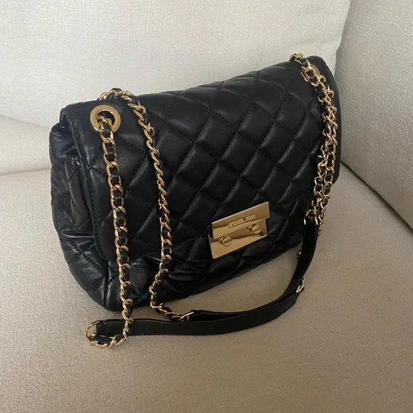 GUC Michael Kors Black Quilted Shoulder Bag - Picture 3 of 8